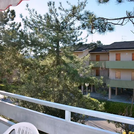 Cozy Flat With Balcony In Lägenhet *