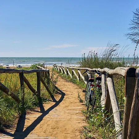 Cozy Flat With Balcony In Bibione
